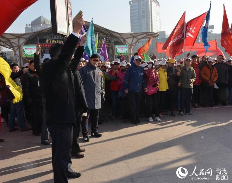Diário do Povo Online organiza caminhada em comemoração do seu 20º aniversário em Xining