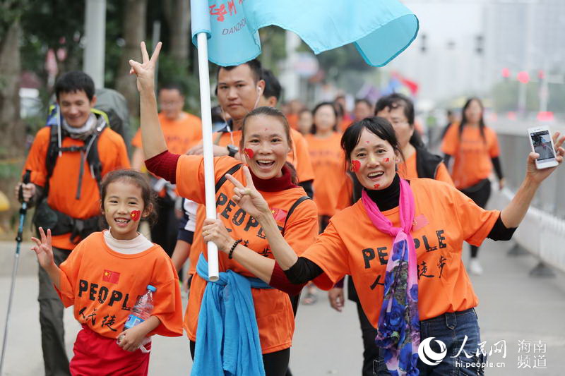 Diário do Povo Online organiza caminhada em comemoração do seu 20º aniversário em Danzhou