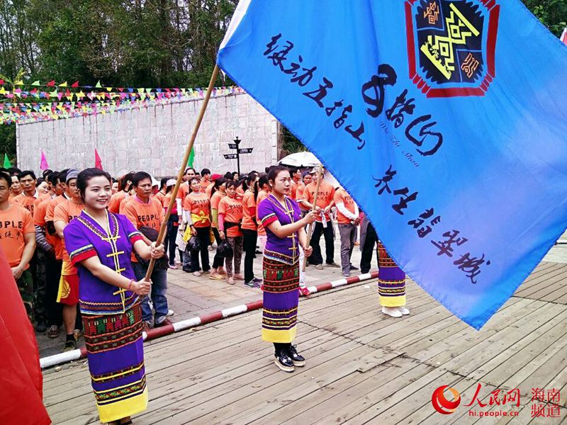 Diário do Povo Online organiza caminhada em comemoração do seu 20º aniversário em Wuzhishan