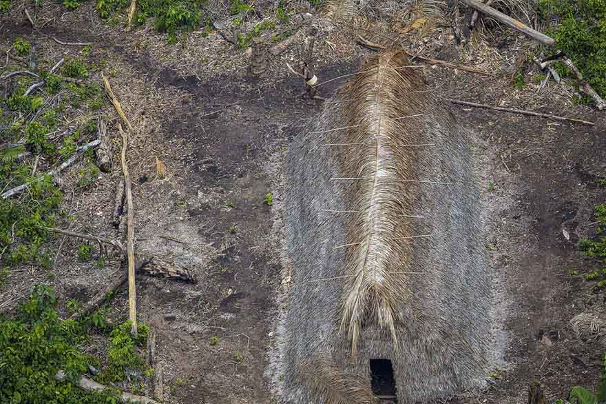 Fotógrafo brasileiro captura momentos raros de Índios na Amazônia