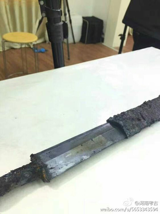 Espada com 2.300 anos é descoberta no centro da China
