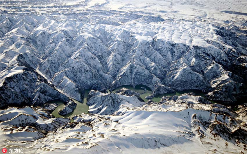 Paisagem do Grande Desfiladeiro Tianshan em Xinjiang