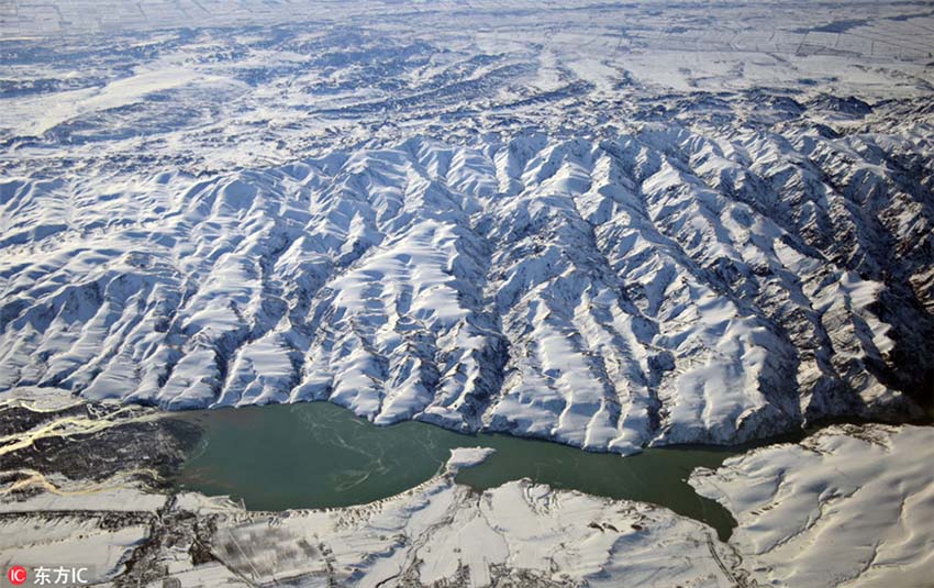 Paisagem do Grande Desfiladeiro Tianshan em Xinjiang