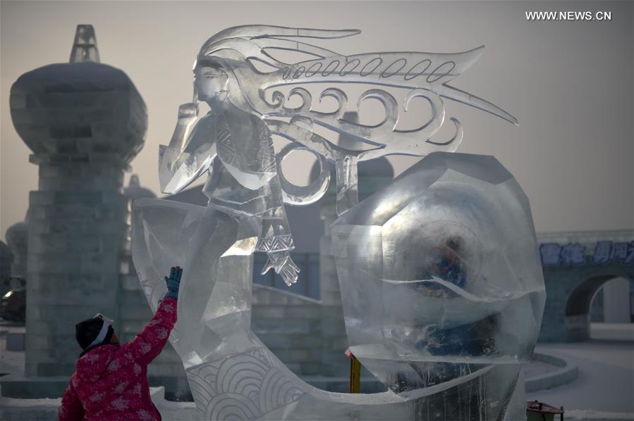 31ª Competição Internacional de Escultura em Gelo encerrada em Harbin