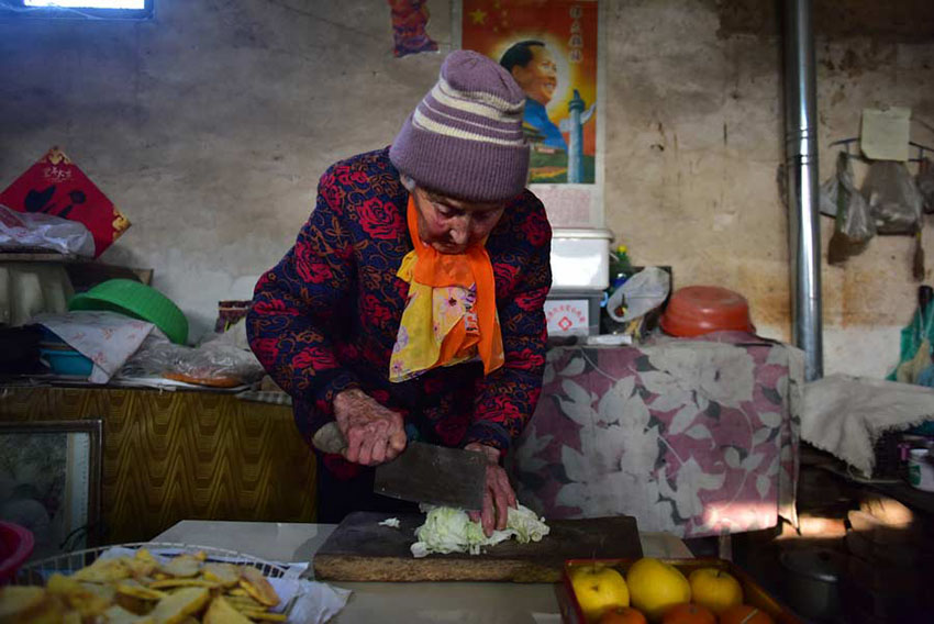 Ligação de uma mulher sino-russa de 92 anos à China