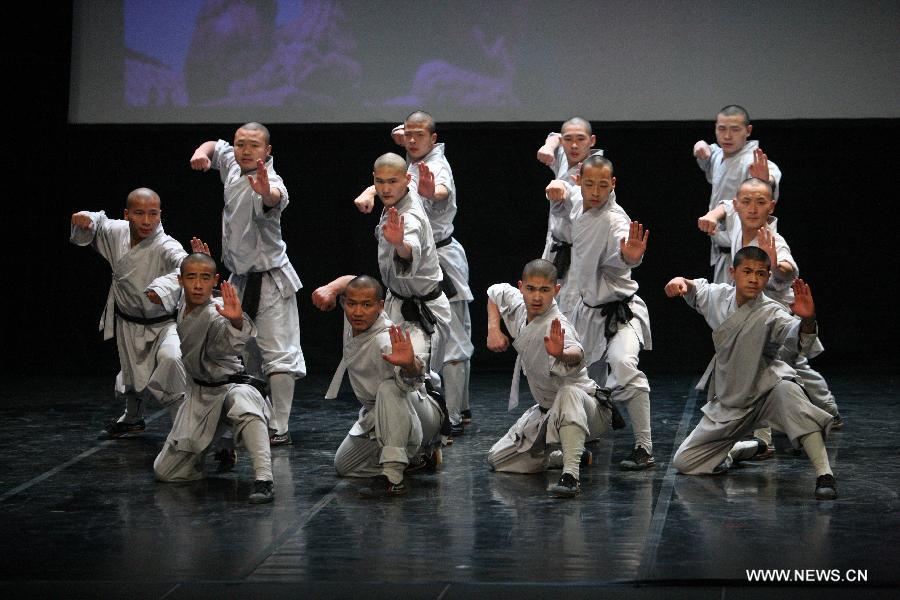 Artes marciais chinesas de Shaolin lotam teatro cipriota em performance única