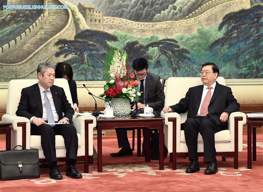 Mais alto legislador da China pede pela promoção da cooperação legislativa China-Japão