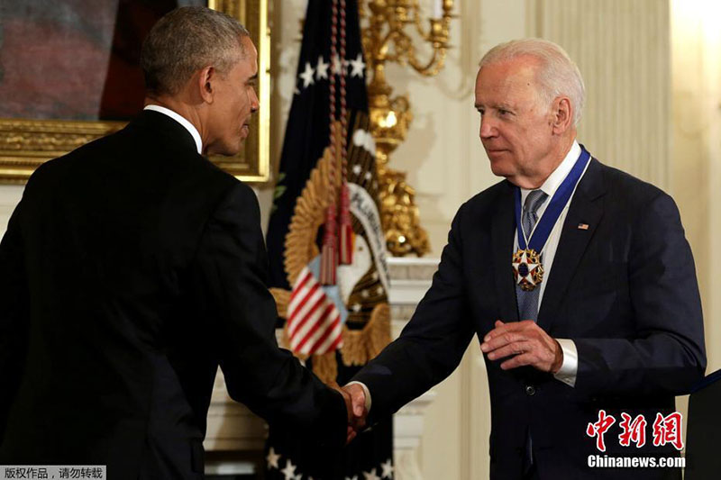 Obama surpreende vice-presidente Biden com Medalha de Liberdade