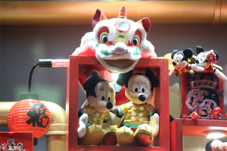 Mickey e Minnie aderem ao espírito do Festival da Primavera em Shanghai