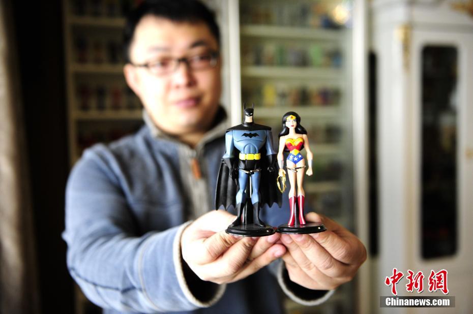 Insólito: Jovem colecionador chinês reúne acervo avaliado em 100 mil yuans de figuras de personagens animados