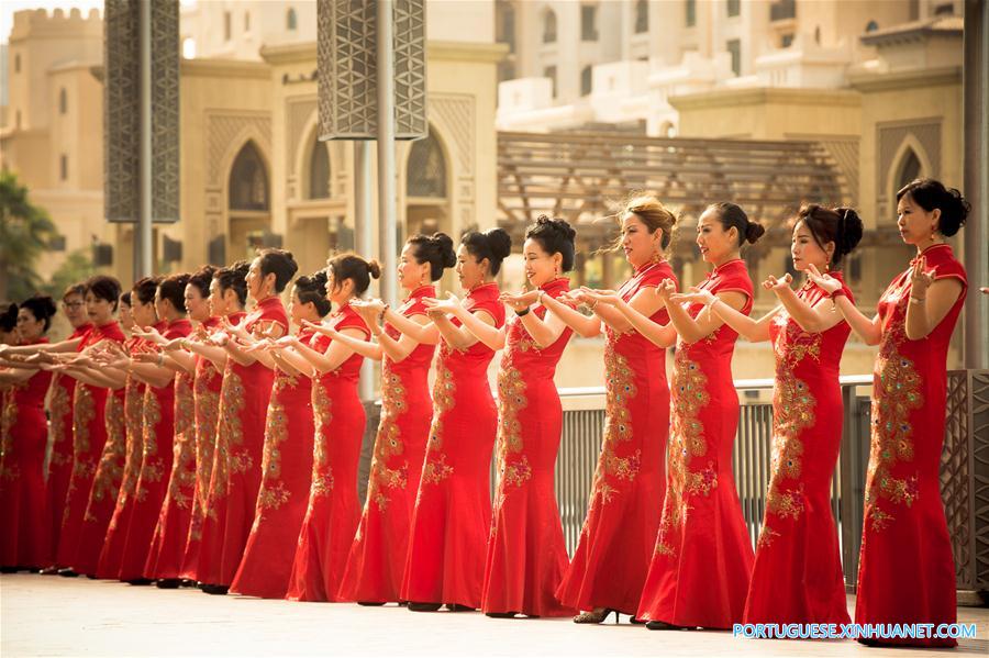 Flash mob de cultura chinesa chama atenção no centro de Dubai