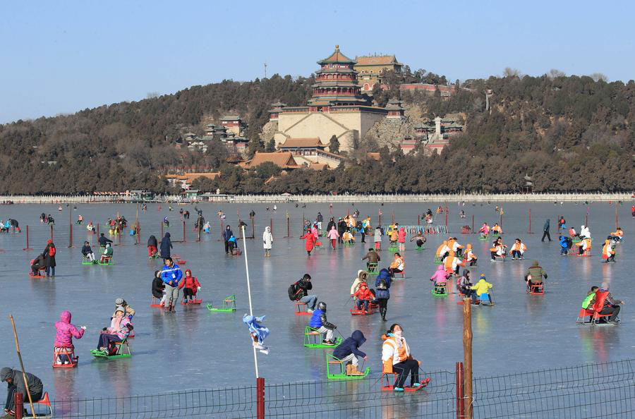 Pistas de patinagem abertas ao público em parques de Beijing