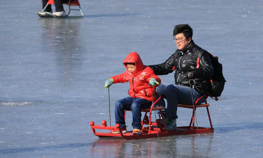 Pistas de patinagem abertas ao público em parques de Beijing