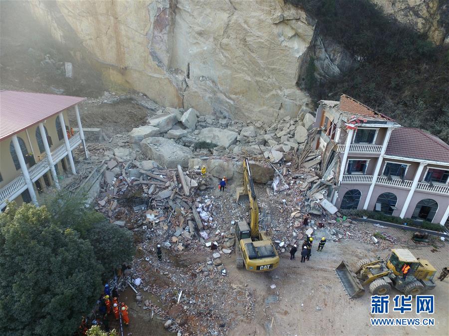 Deslizamento de terra no centro da China pode ter matado 12