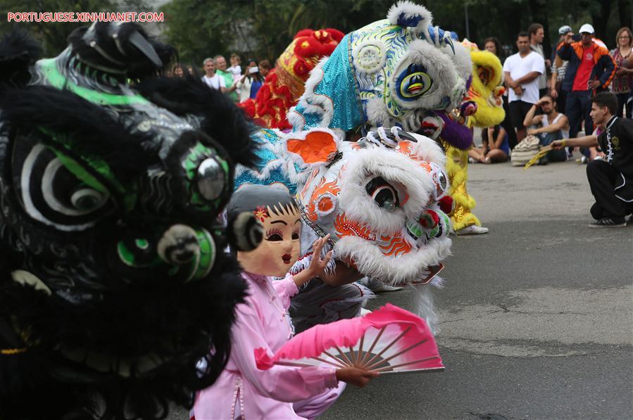 Dança do dragão anuncia as celebrações do Ano Novo Lunar chinês no Brasil