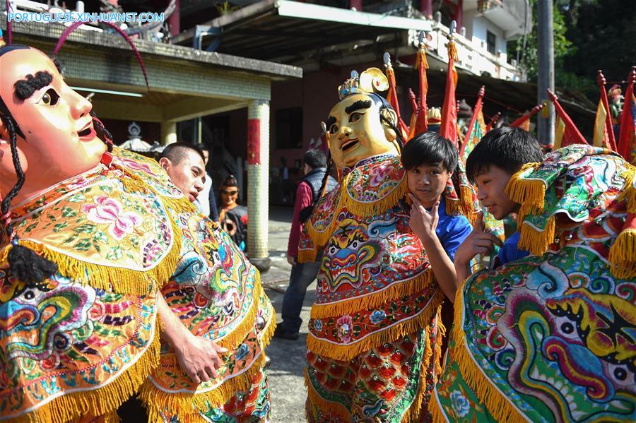 Apresentação de arte popular é realizada em comemoração ao Festival da Primavera em Taiwan