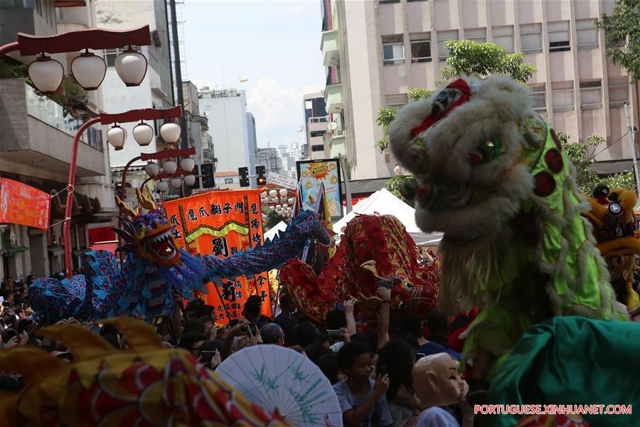 Dança do dragão e do leão celebra o Ano Novo Lunar chinês em São Paulo