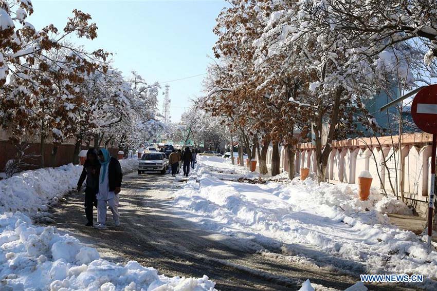 Neve e tempo frio deixam mais de 100 mortos no Afeganistão