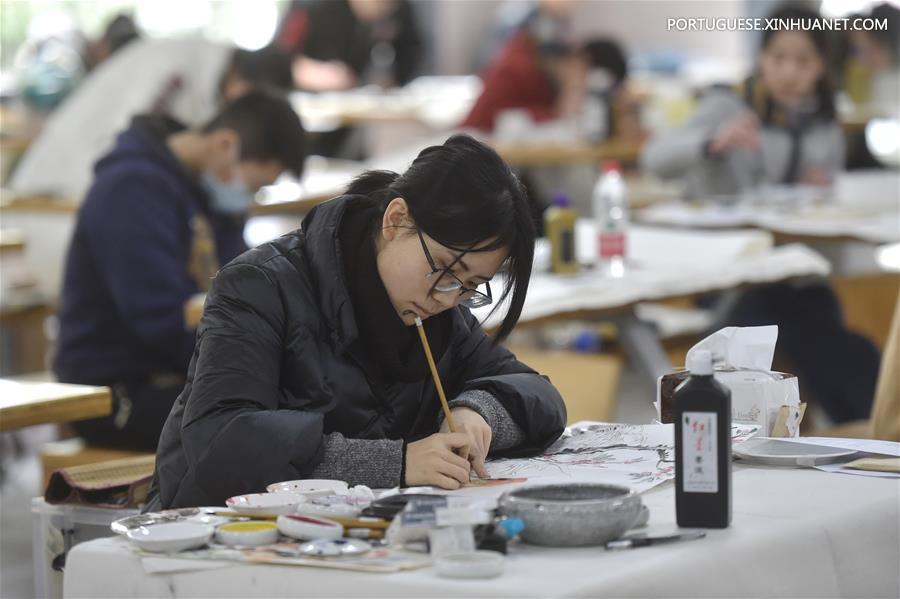 65.000 candidatos participam de quatro dias de testes para ingressar na Academia de Arte da China