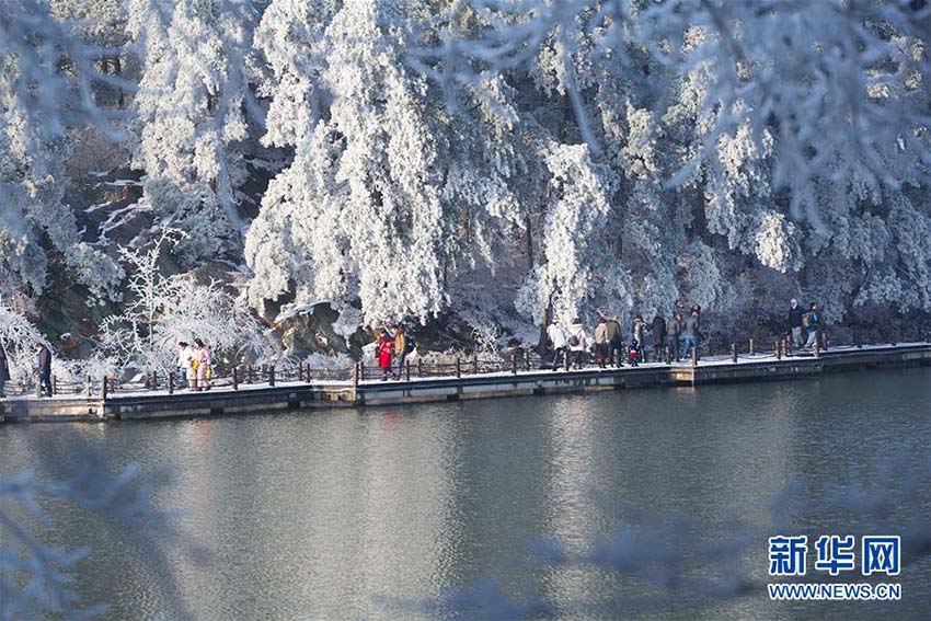 Montanha Lushan dá as boas vindas à primavera coberta de neve