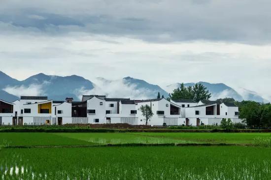 Galeria: Edifícios rurais conferem contornos da pintura tradicional chinesa à paisagem