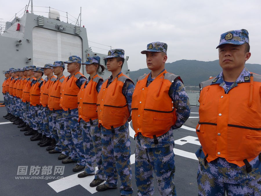 Flotilha chinesa faz treinamento em alto-mar