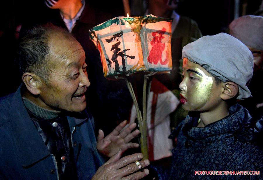 Celebrações do Festival das Lanternas são realizadas em Anhui no leste da China