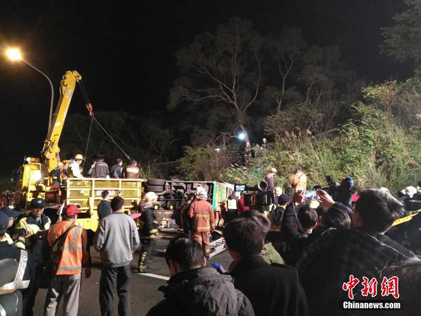Acidente de ônibus em Taiwan deixa pelo menos 32 mortos