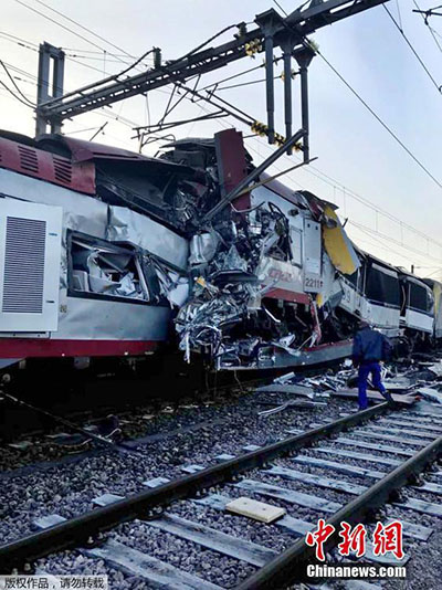 Colisão de trens em Luxemburgo deixa um morto e vários feridos