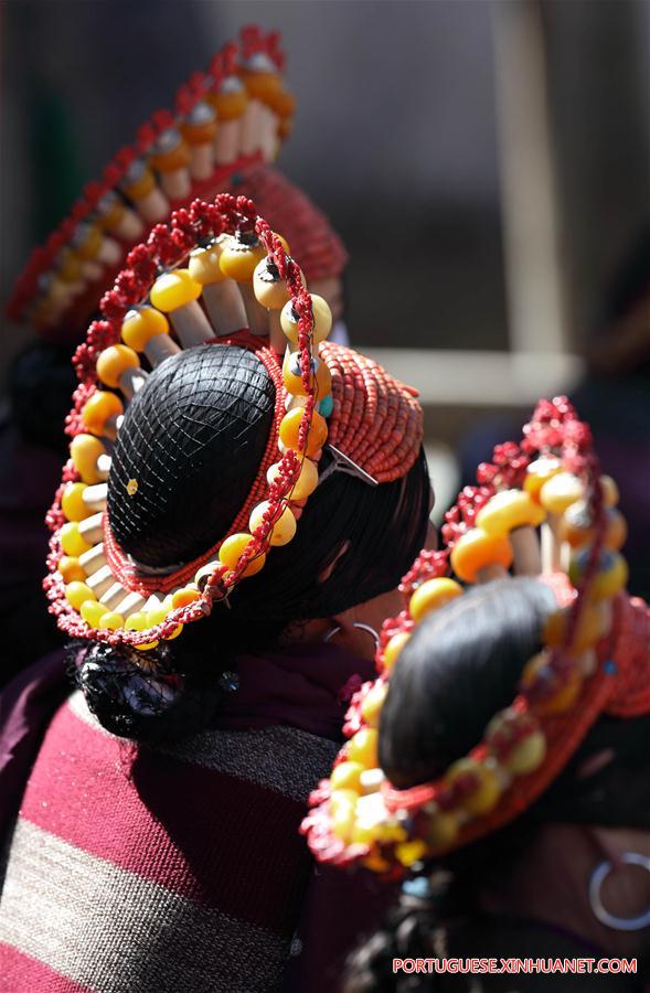 Chapéu feminino tradicional é herança familiar em Sichuan