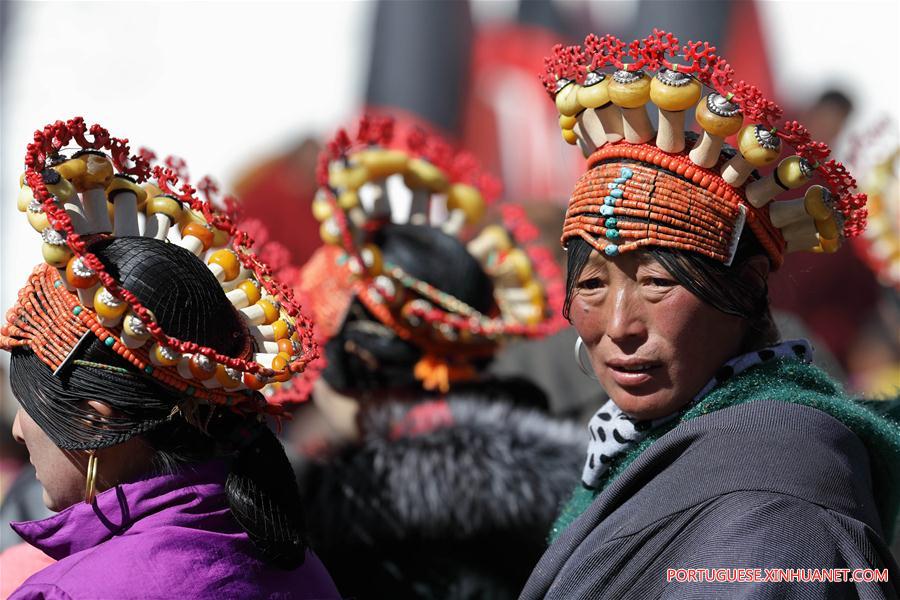 Chapéu feminino tradicional é herança familiar em Sichuan