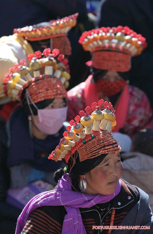 Chapéu feminino tradicional é herança familiar em Sichuan