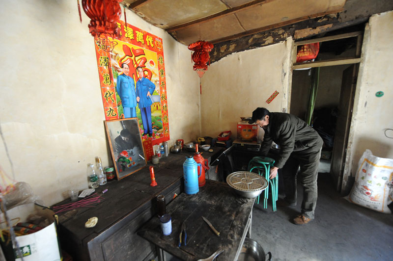 Vila chinesa isolada prospera no turismo