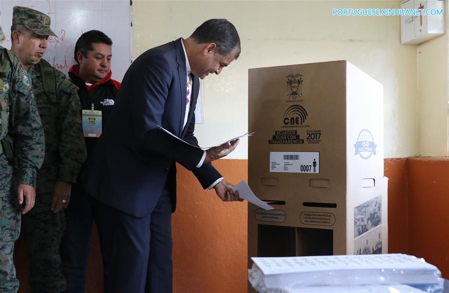 Equatorianos vão às urnas para eleger novo presidente