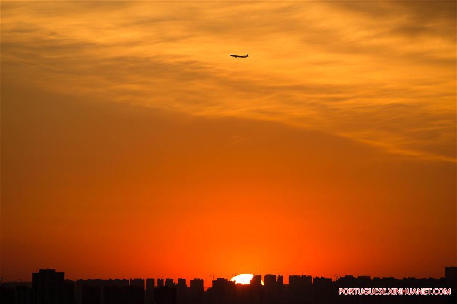 Brilho da manhã no céu de Beijing