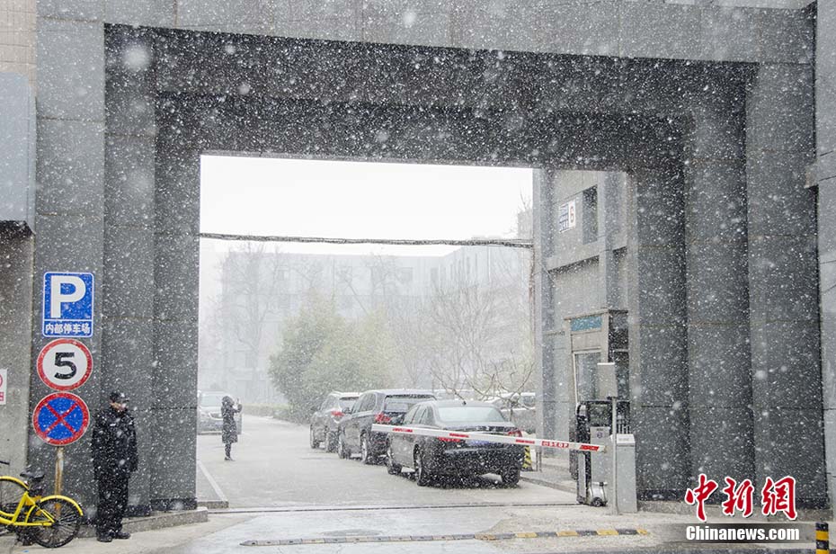 Beijing pintada de branco na primeira queda de neve da primavera