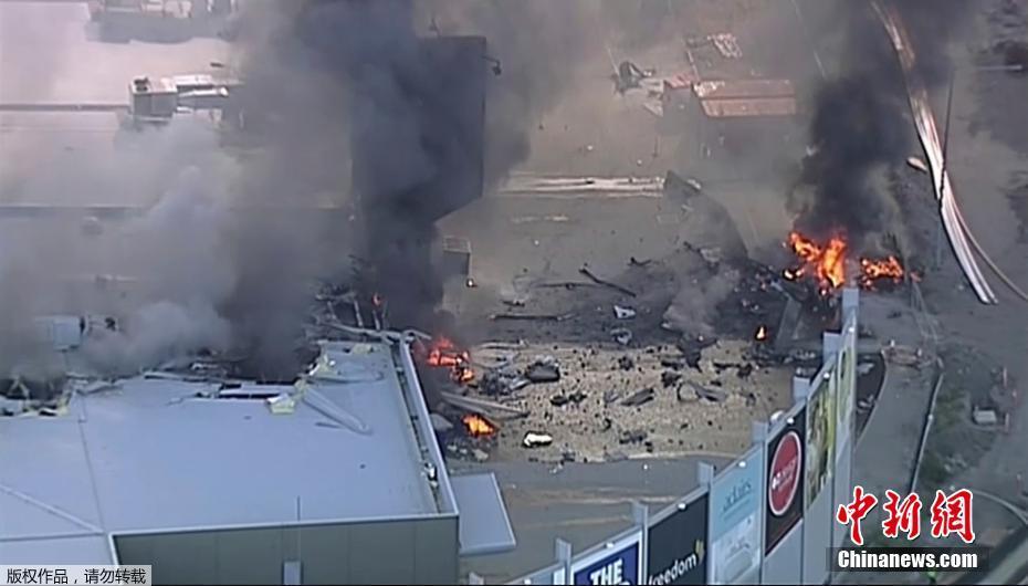 Avião com 5 passageiros se despenha junto a centro comercial na Austrália e deixa mortos