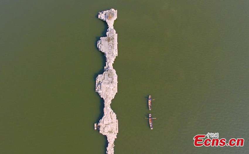 Ponte da Dinastia Ming ressurge após descida do nível de água do Lago Xiannu