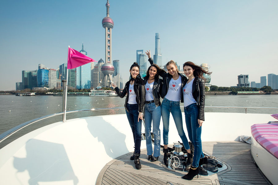 Anjos de Victoria's Secret de visita ao “Bund” em Shanghai