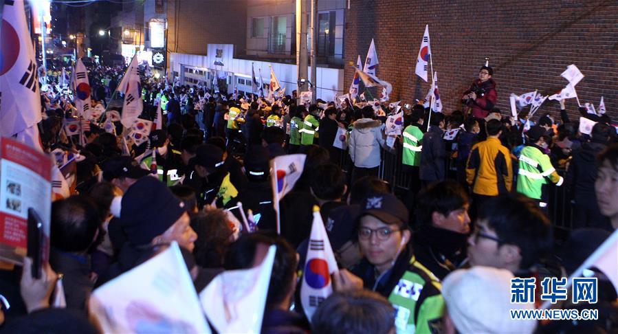 Park Geun-Hye deixa residência presidencial após ser destituída