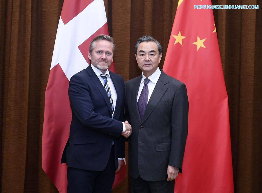 Chanceler chinês mantém conversações com homólogo dinamarquês