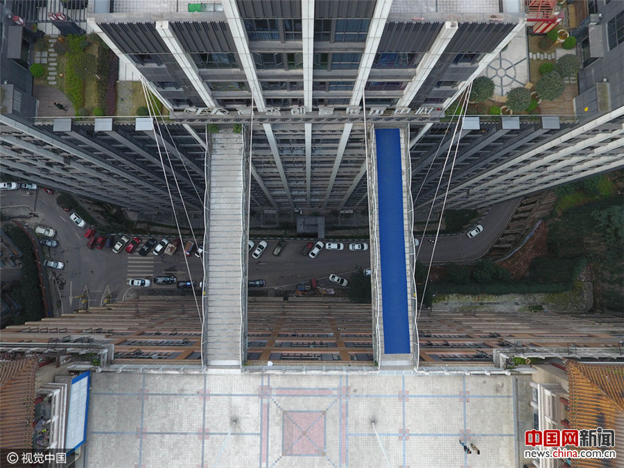 Pontes a 68.5 metros de altura ligam edifícios em Chongqing
