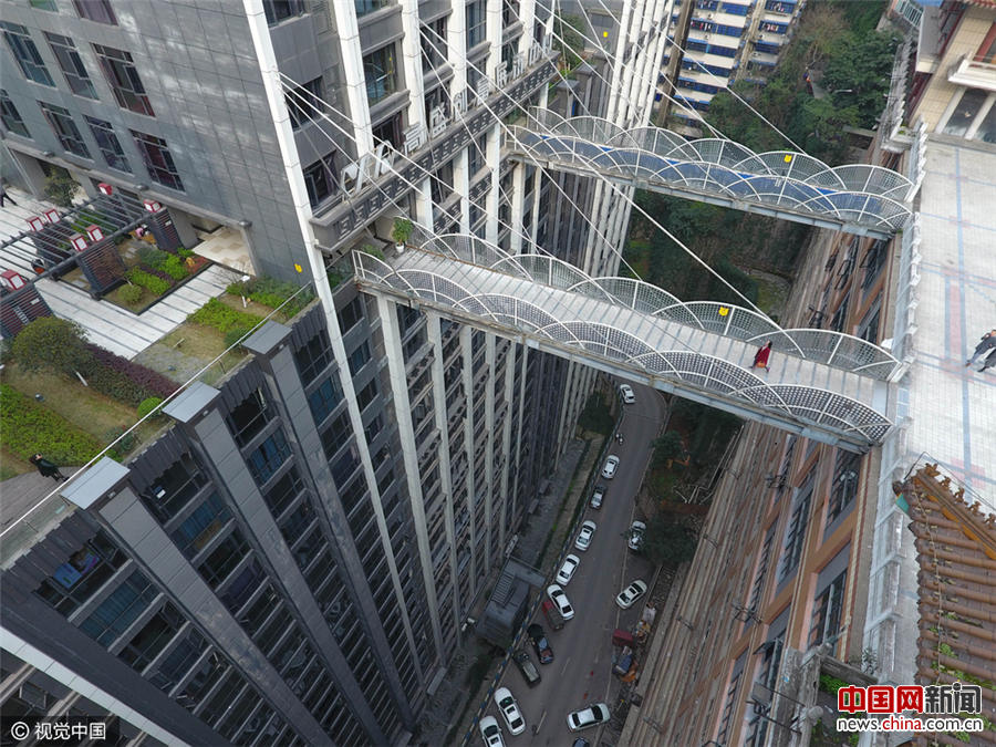 Pontes a 68.5 metros de altura ligam edifícios em Chongqing