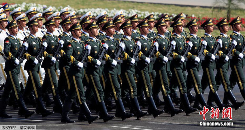 Contingente chinês participa em desfile militar no Dia do Pasquistão