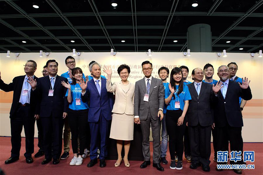 Lam Cheng Yuet-ngor vence eleição para chefe do Executivo de Hong Kong prometendo defender 