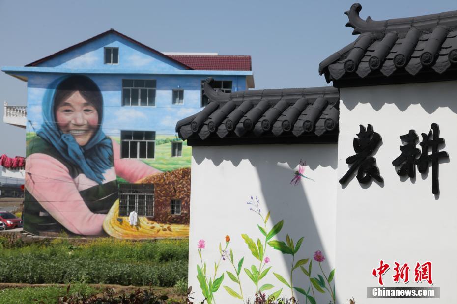 Aldeia da província de Jiangxi decorada com pinturas tridimensionais