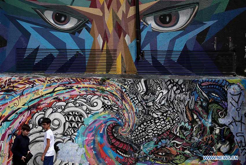Grafite atrai turistas ao “Beco do Batman” em São Paulo