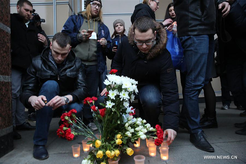 Povo russo de luto pelas vítimas da explosão em São Petersburgo
