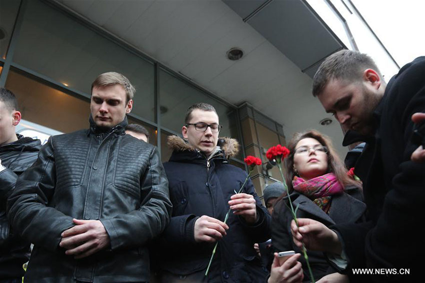 Povo russo de luto pelas vítimas da explosão em São Petersburgo