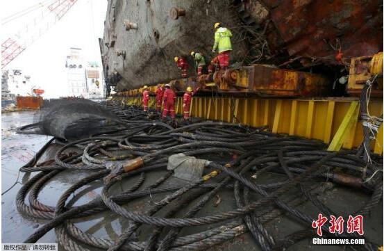 Coreia do Sul completa trasladação da balsa Sewol e agiliza buscas por restos mortais das vítimas